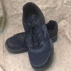 Men’s 9.5 Kuru shoes